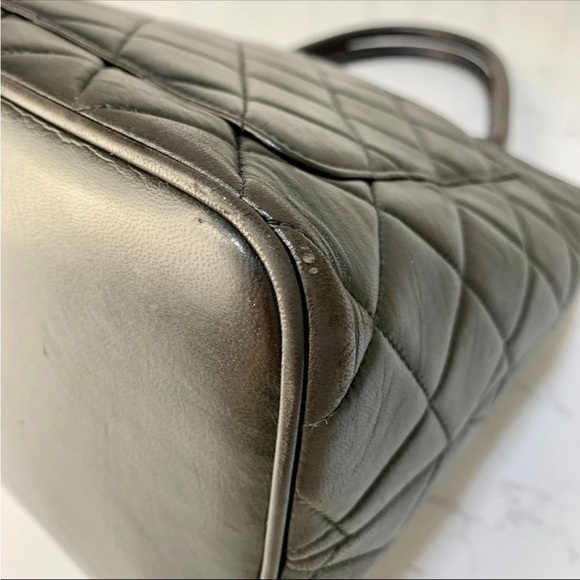 CHANEL Quilted Large Logo Black Calfskin Gold Medallion Tote - Picture 6 of 13